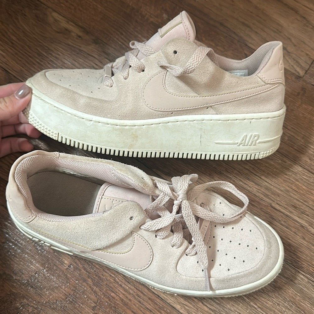 GUC AIR FORCE size women’s 8